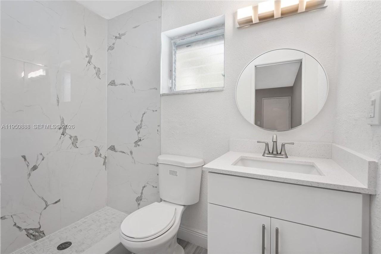 3303 Nw 37th Ave - Photo 2 of 16