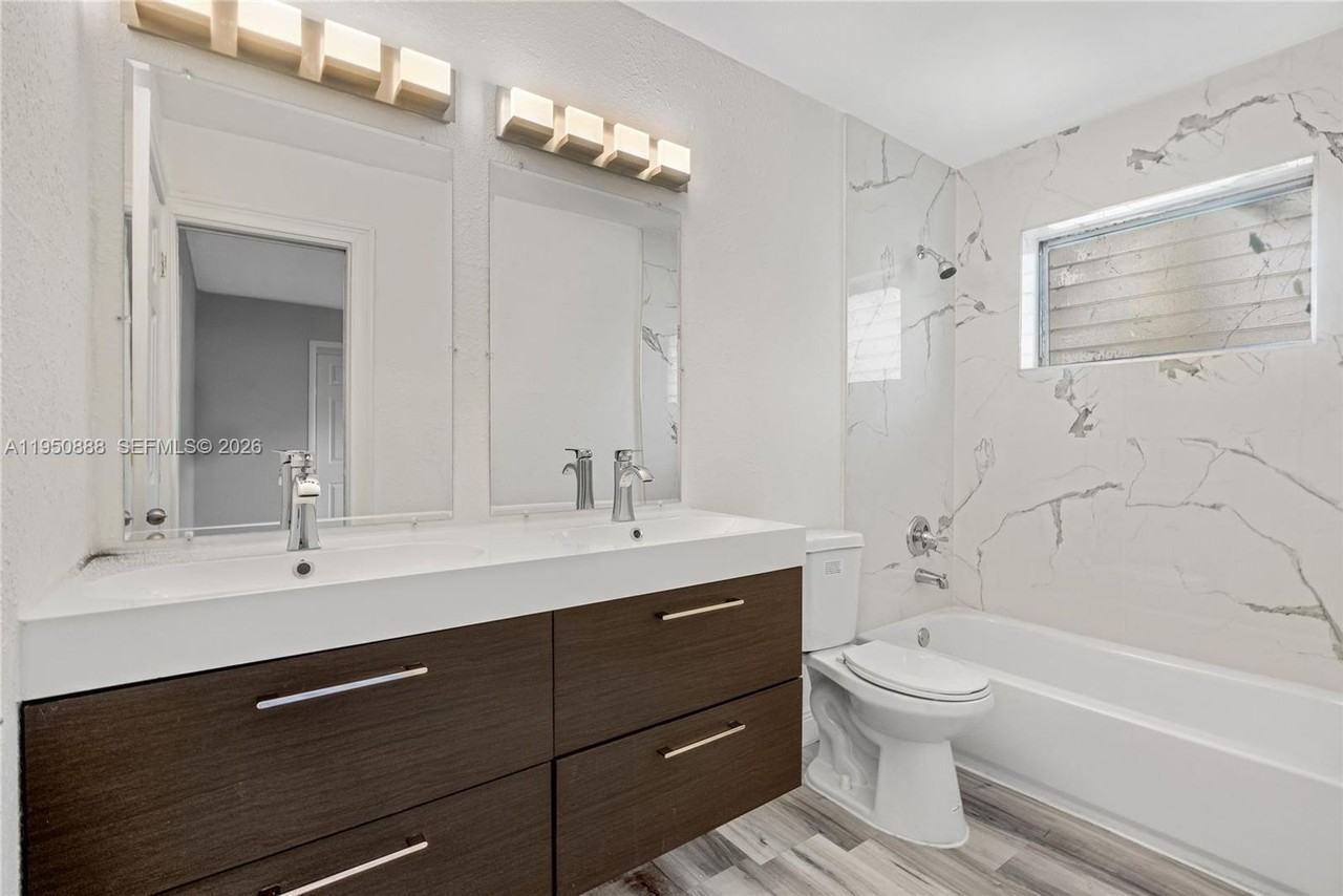 3303 Nw 37th Ave - Photo 3 of 16