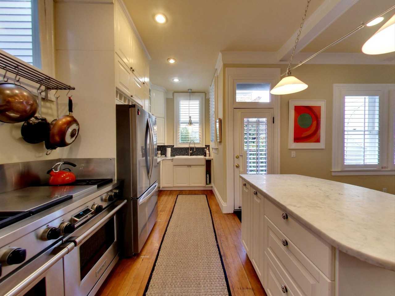 232 San Carlos St - Photo 3 of 18