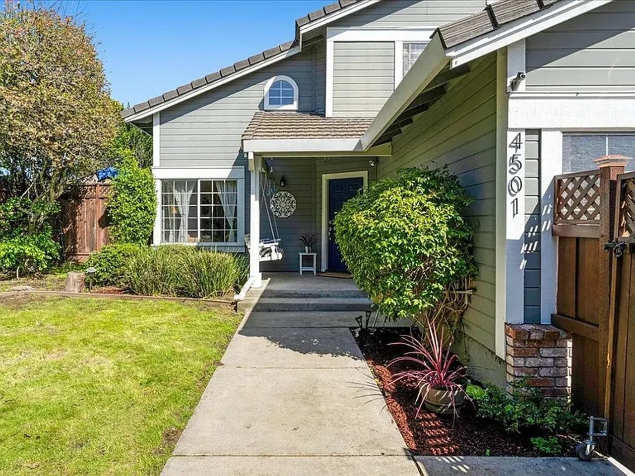 4501 Oneill Ln - Photo 2 of 28