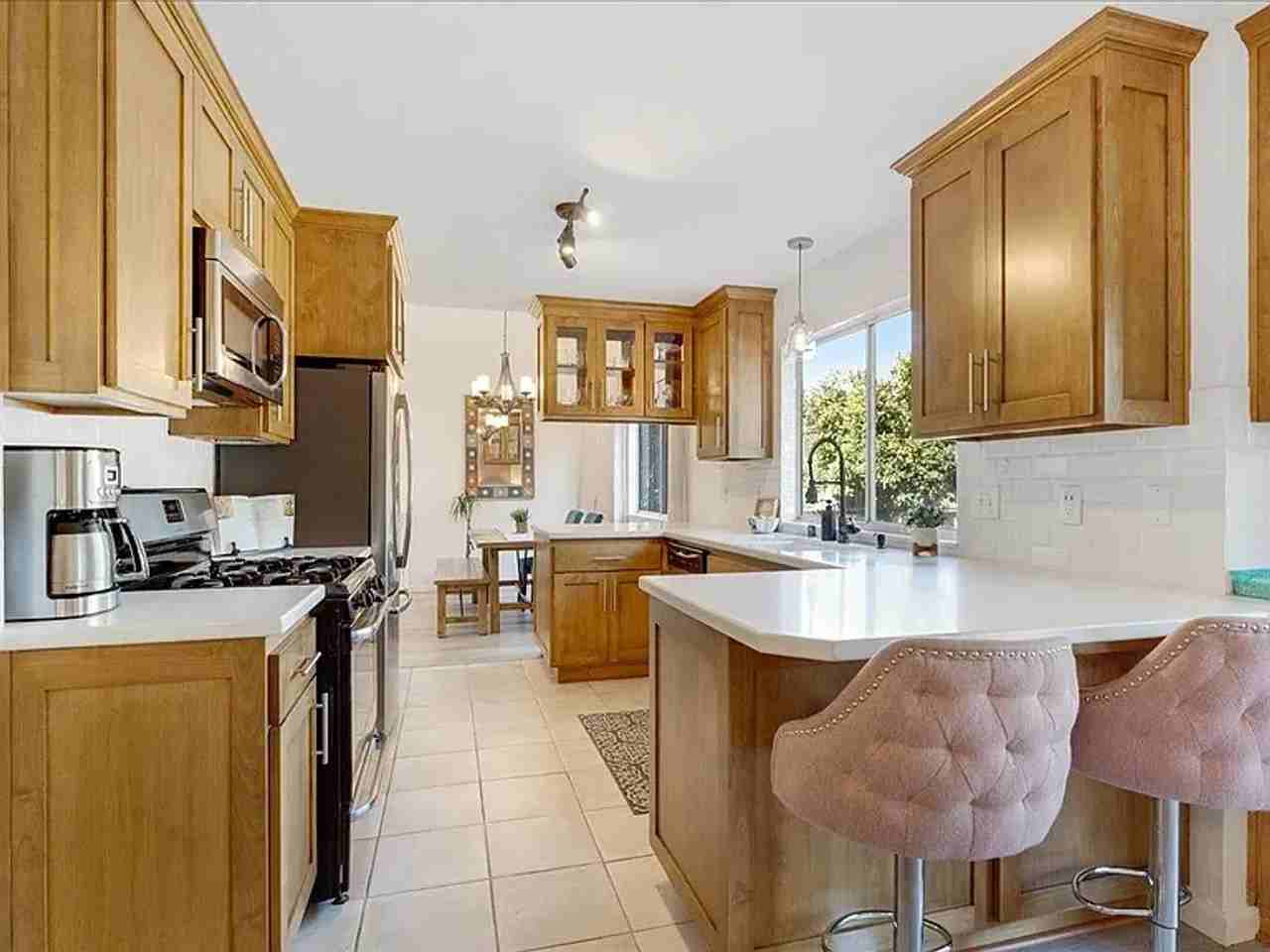 4501 Oneill Ln - Photo 7 of 28