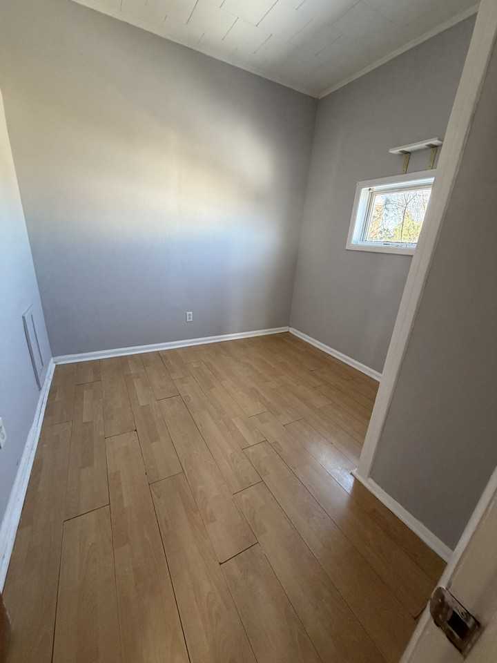 215 19th St #2 - Photo 3 of 28