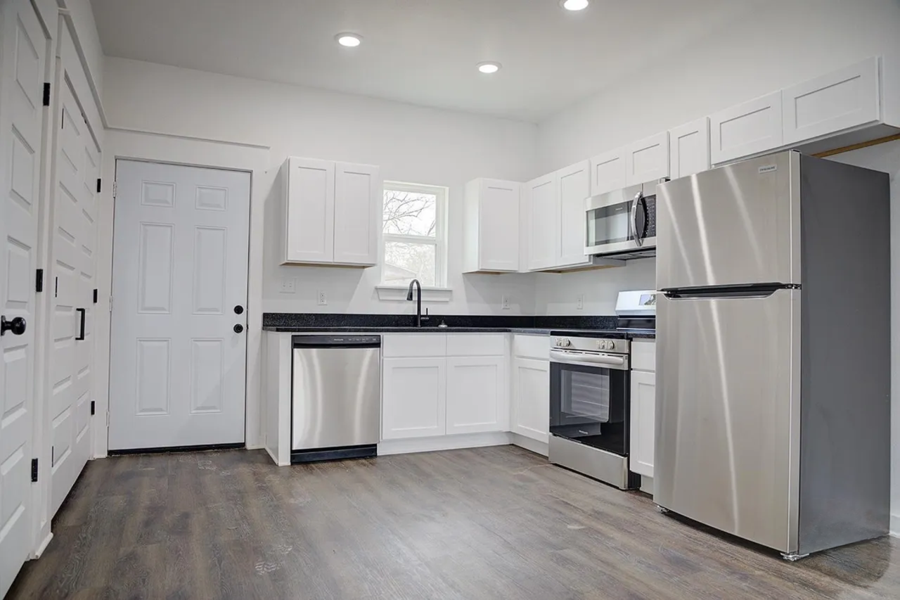 124 Blanche St #124 - Photo 2 of 7