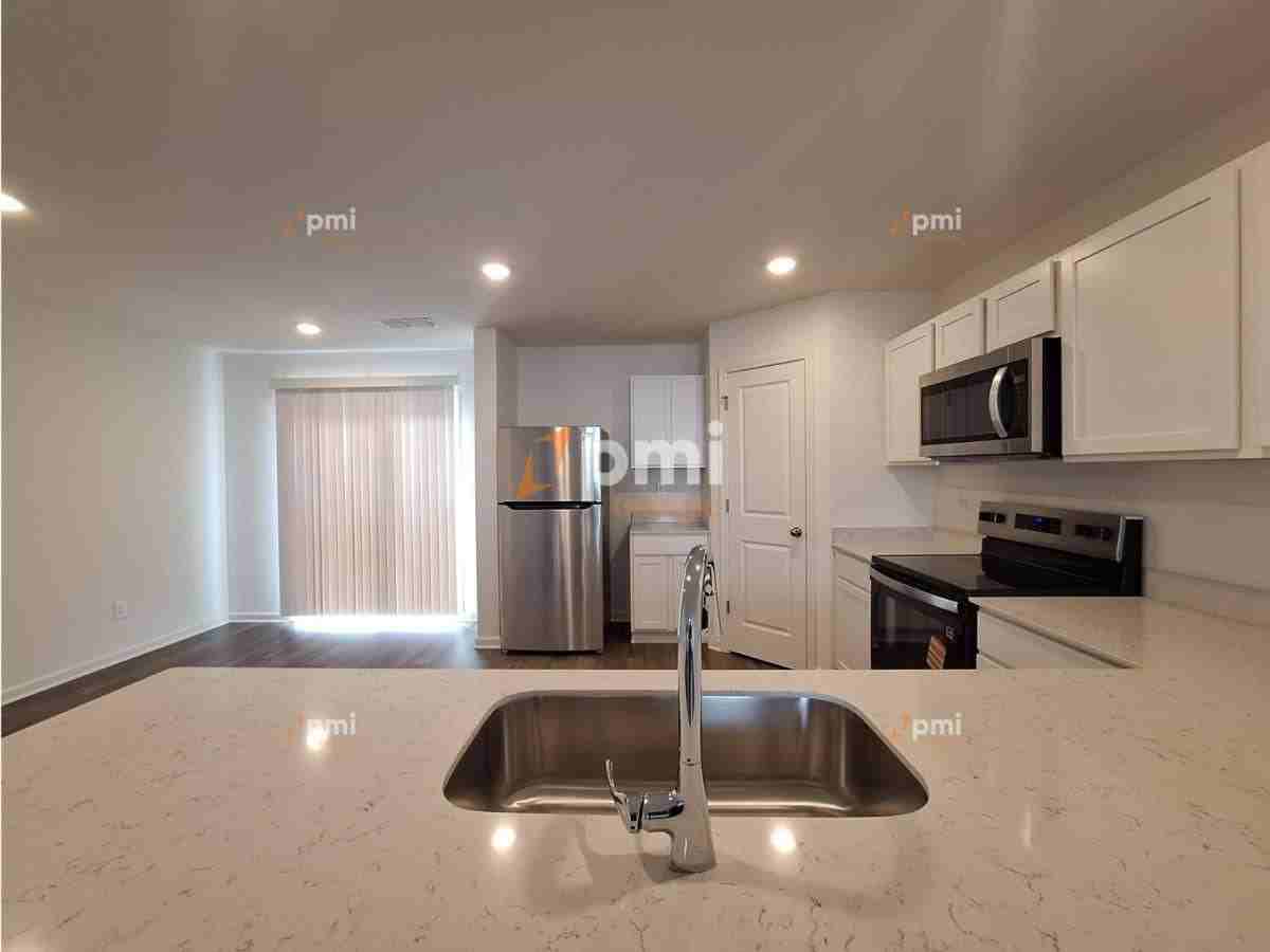 181 Kinsale Dr - Photo 2 of 10