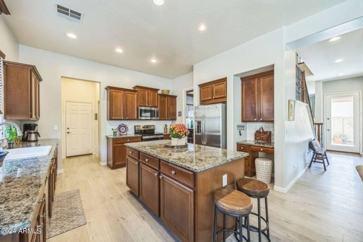 18225 W Paseo Way - Photo 2 of 10