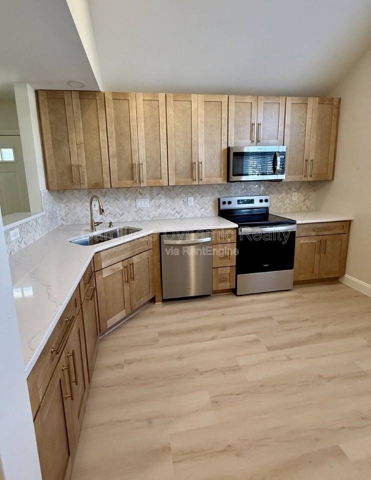 8811 Roseton Ln - Photo 2 of 10