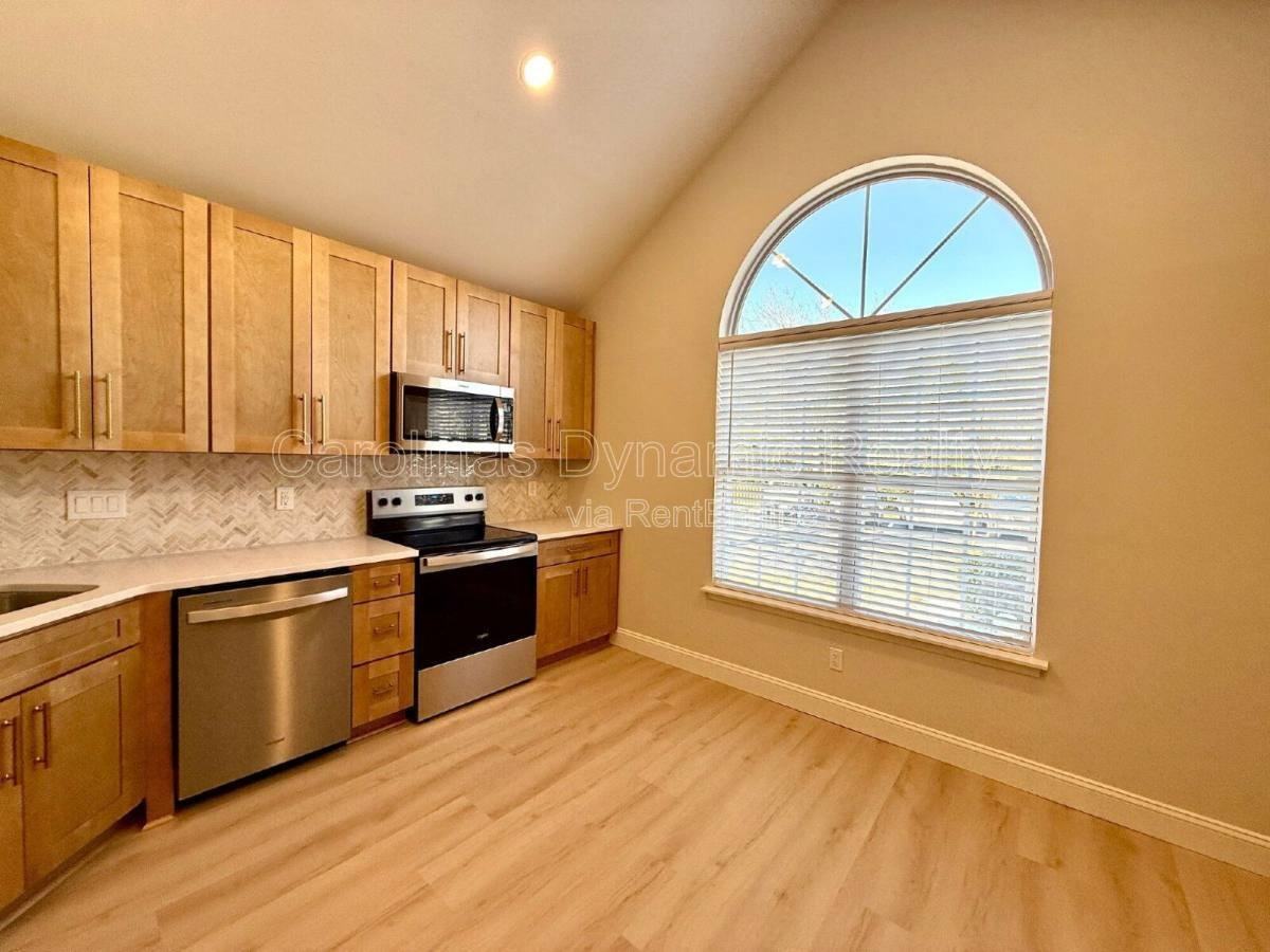 8811 Roseton Ln - Photo 3 of 10