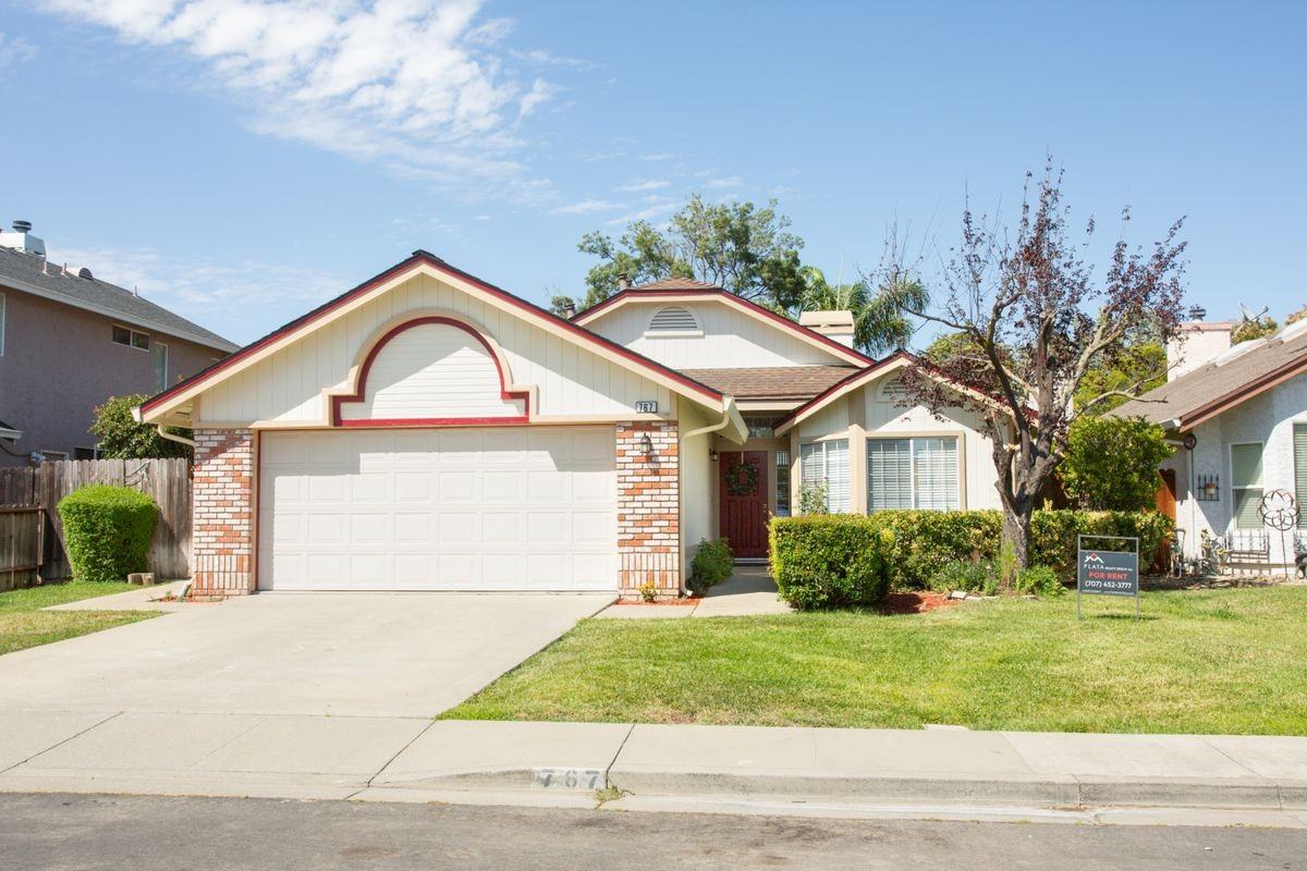 767 Raven Dr - Photo 3 of 48