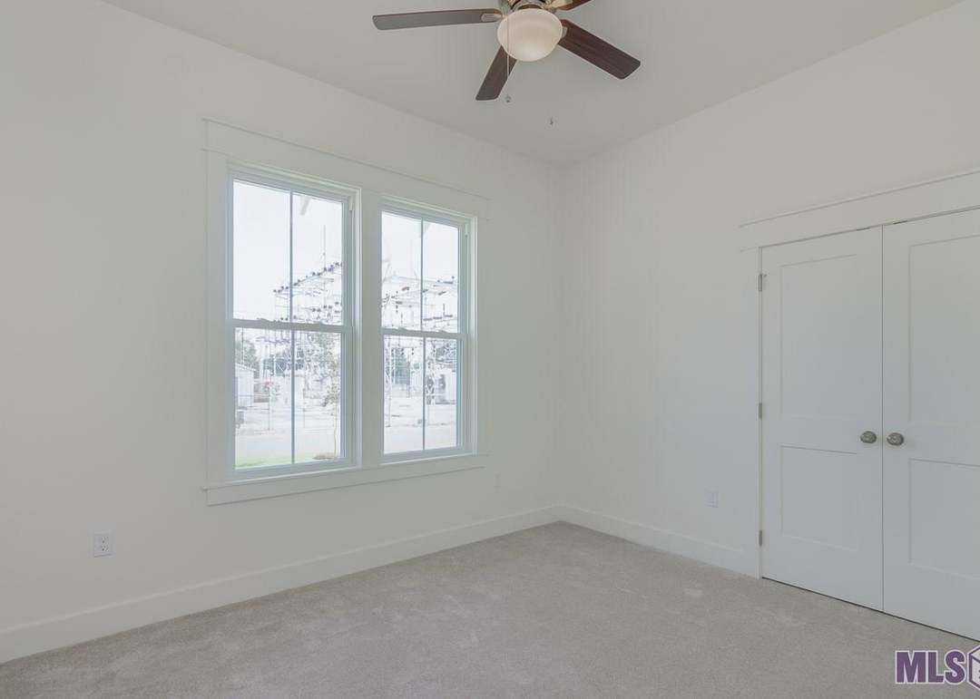 634 W Grant St - Photo 4 of 15