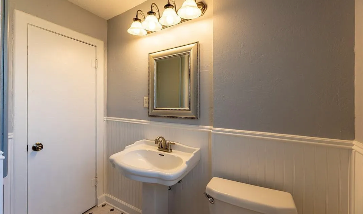 704 Edgemore Dr - Photo 3 of 28