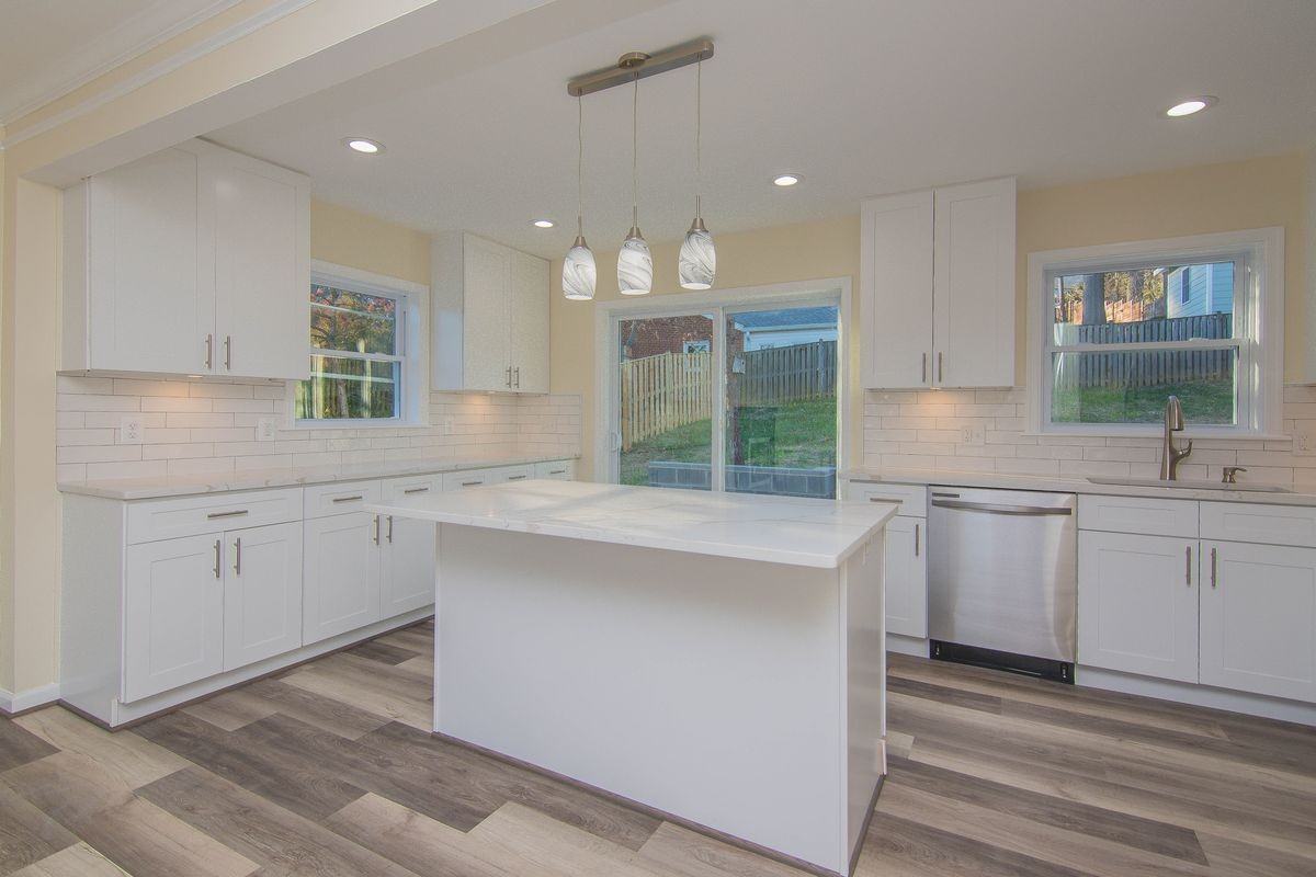 14 N Montague St - Photo 7 of 34