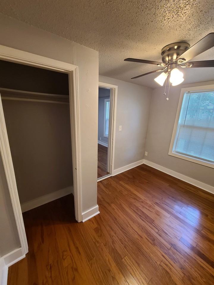 523 N Quaker Ave #C - Photo 5 of 10