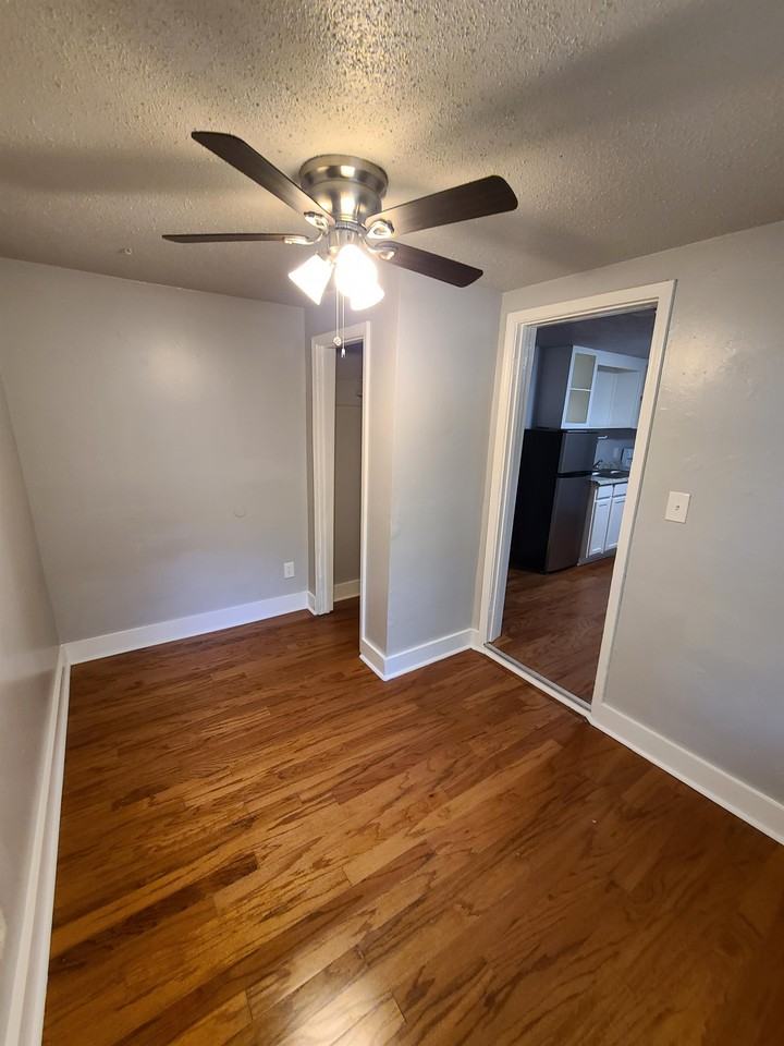 523 N Quaker Ave #C - Photo 6 of 10