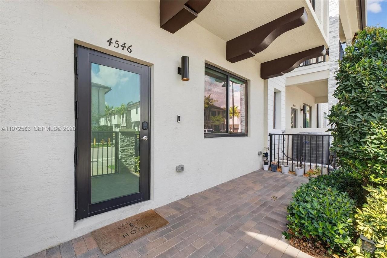 4546 Northwest 83rd Avenue - Photo 3 of 29