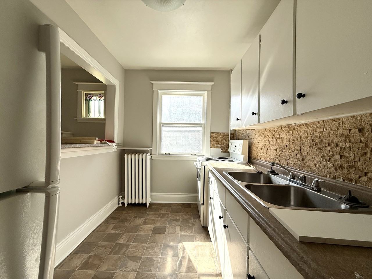 96 East Ave S - Photo 4 of 4