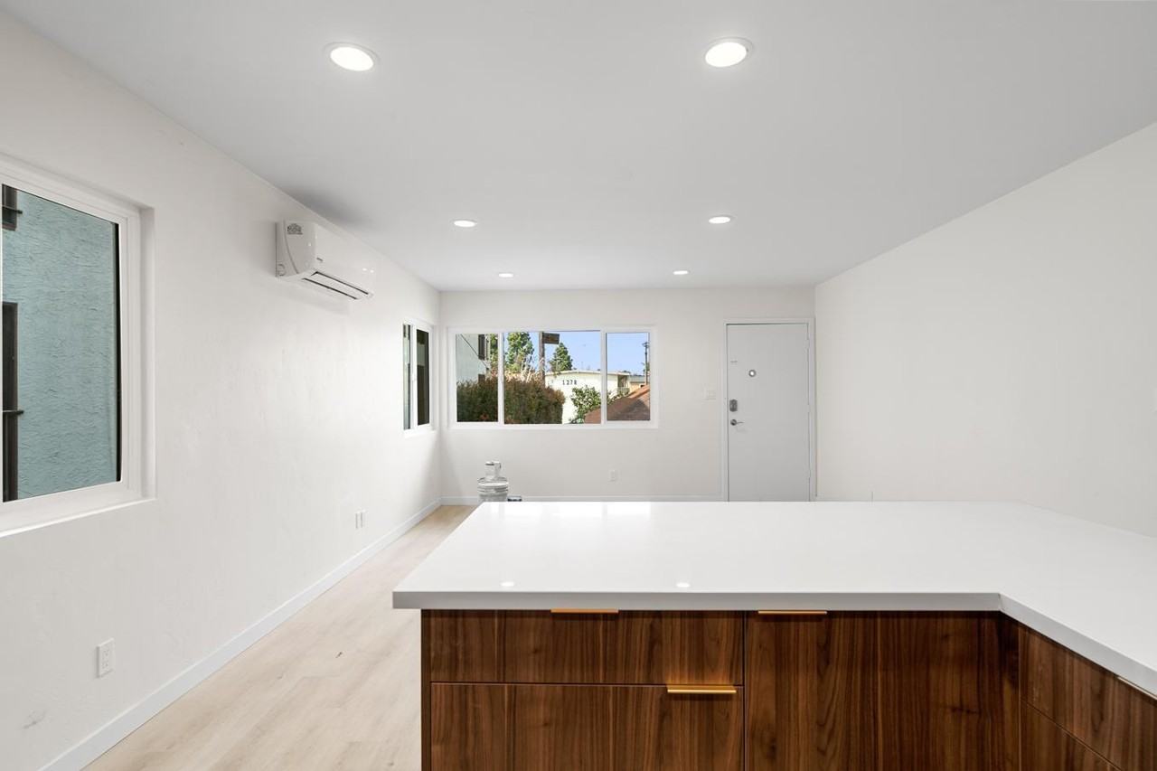 1275 Robinson Ave - Photo 2 of 19