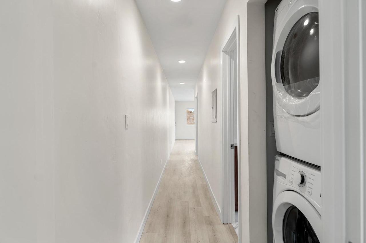 1275 Robinson Ave - Photo 4 of 19