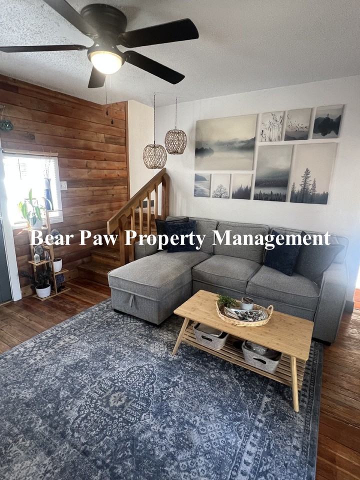 28128 Knowles Rd - Photo 2 of 12