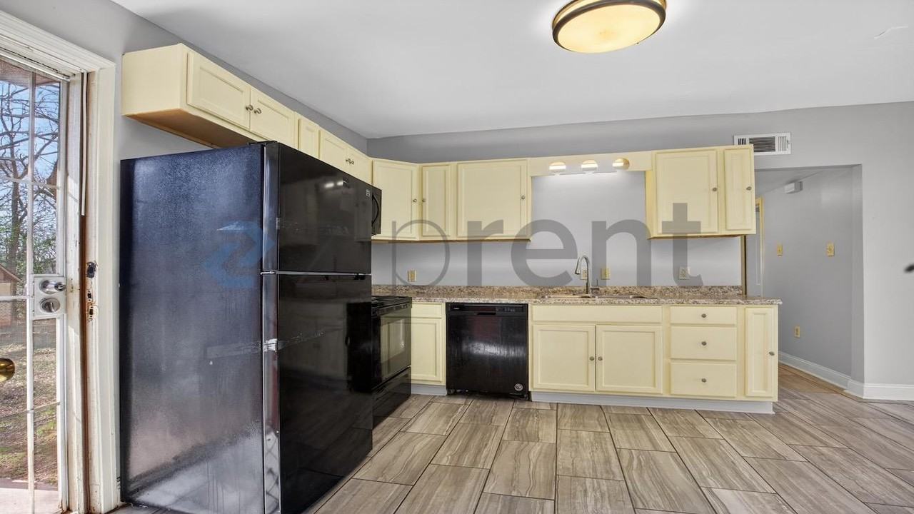 1657 Thornton Pl Sw - Photo 6 of 17