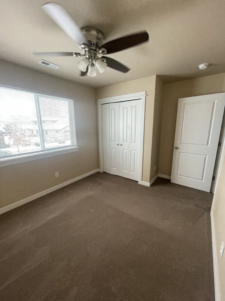 4022 Sunstone St - Photo 4 of 9