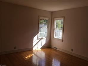 842 Donnell St - Photo 4 of 17