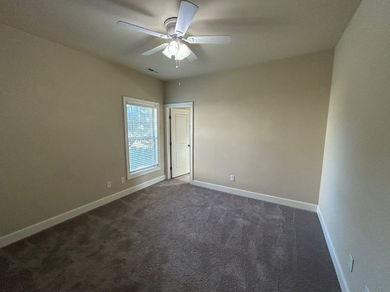 658 Cooper Sq - Photo 7 of 11