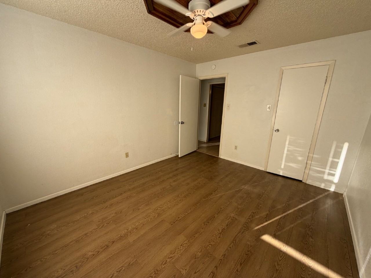 7407 Waco Ave - Photo 7 of 9