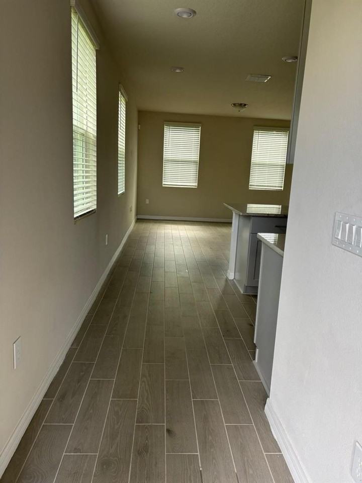 846 Legacy Dr - Photo 4 of 16