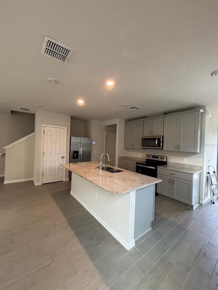 846 Legacy Dr - Photo 5 of 16