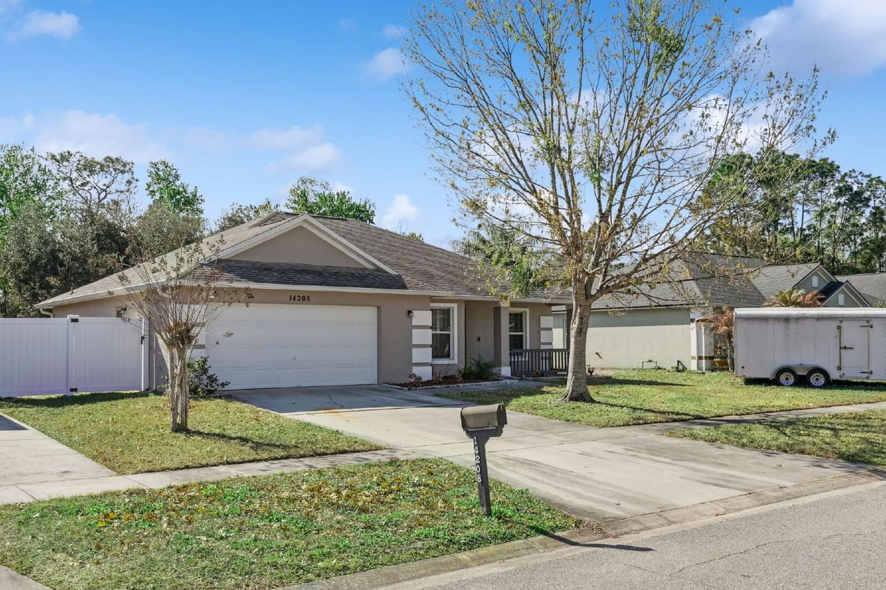 14208 Rensselaer Rd - Photo 2 of 30