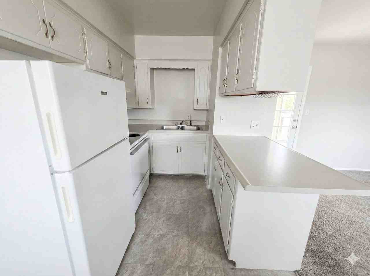 1224 Crown Point Ave #E - Photo 2 of 8