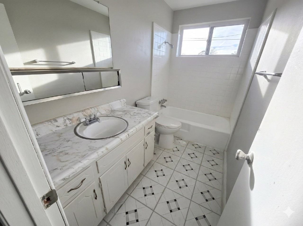 1224 Crown Point Ave #E - Photo 7 of 8