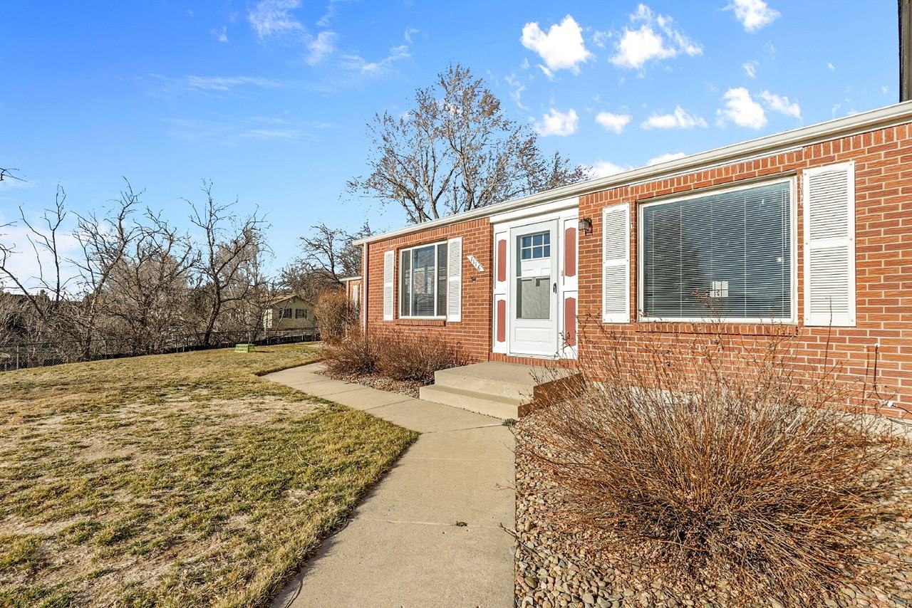 1116 Cree Dr - Photo 2 of 30