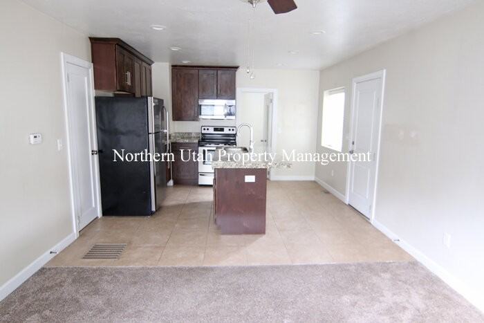 840 S Park St #2 - Photo 4 of 15