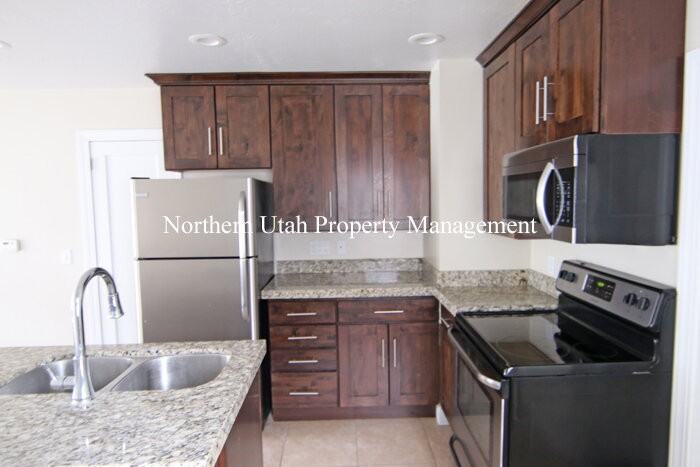 840 S Park St #2 - Photo 5 of 15