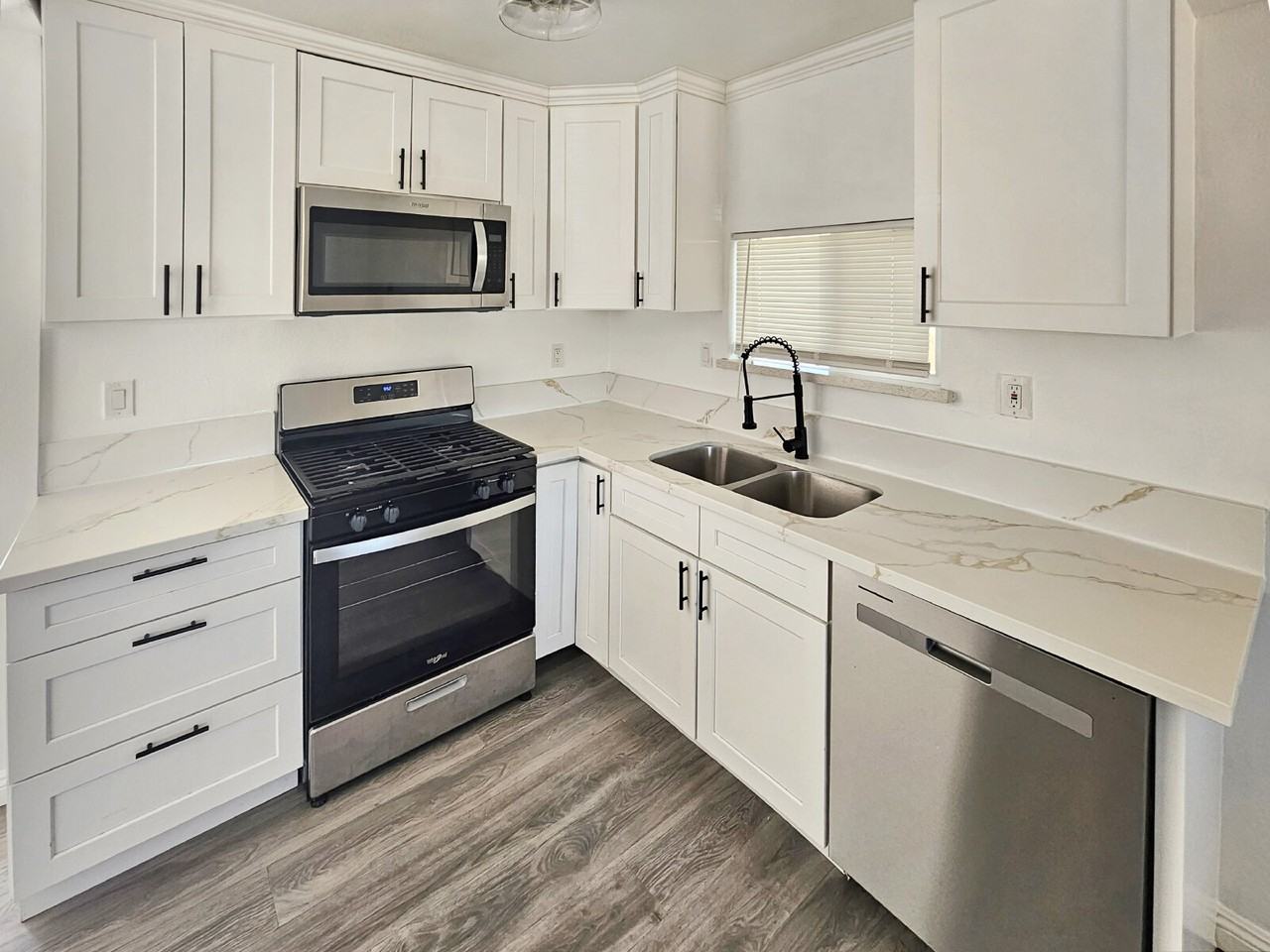 327 W Haloid Ave - Photo 4 of 18