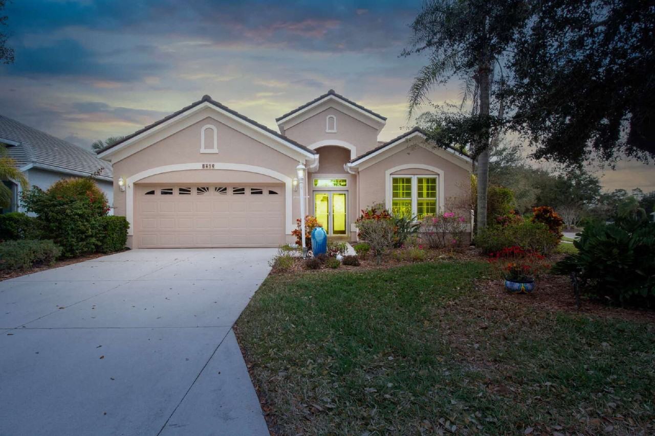 8419 Whispering Woods Ct - Photo 7 of 50