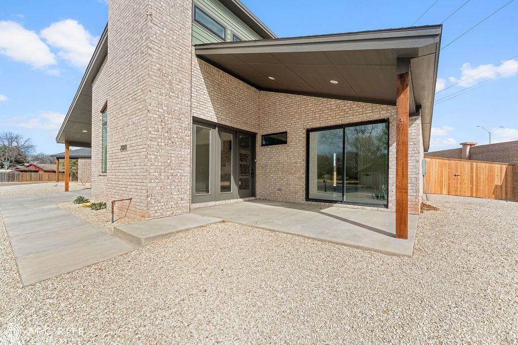 2303 Toledo Ave - Photo 3 of 29