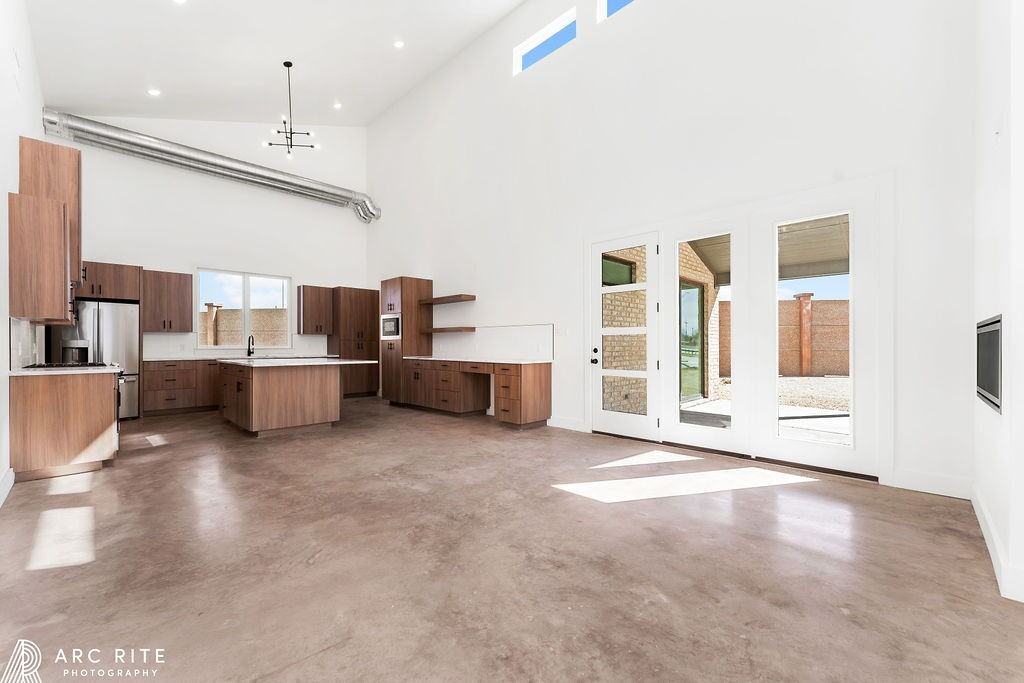 2303 Toledo Ave - Photo 4 of 29