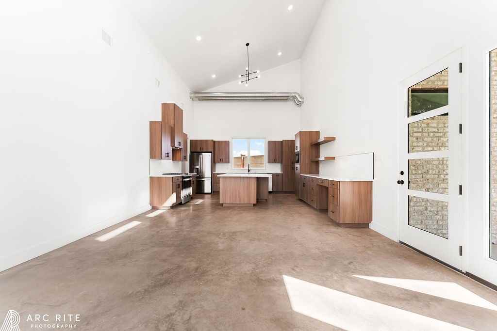 2303 Toledo Ave - Photo 6 of 29