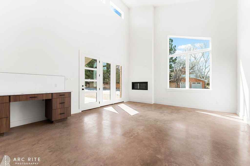 2303 Toledo Ave - Photo 7 of 29