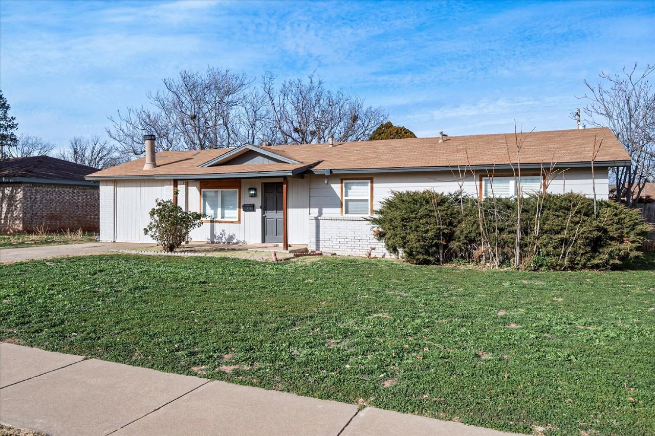 4824 8th St - Photo 3 of 27