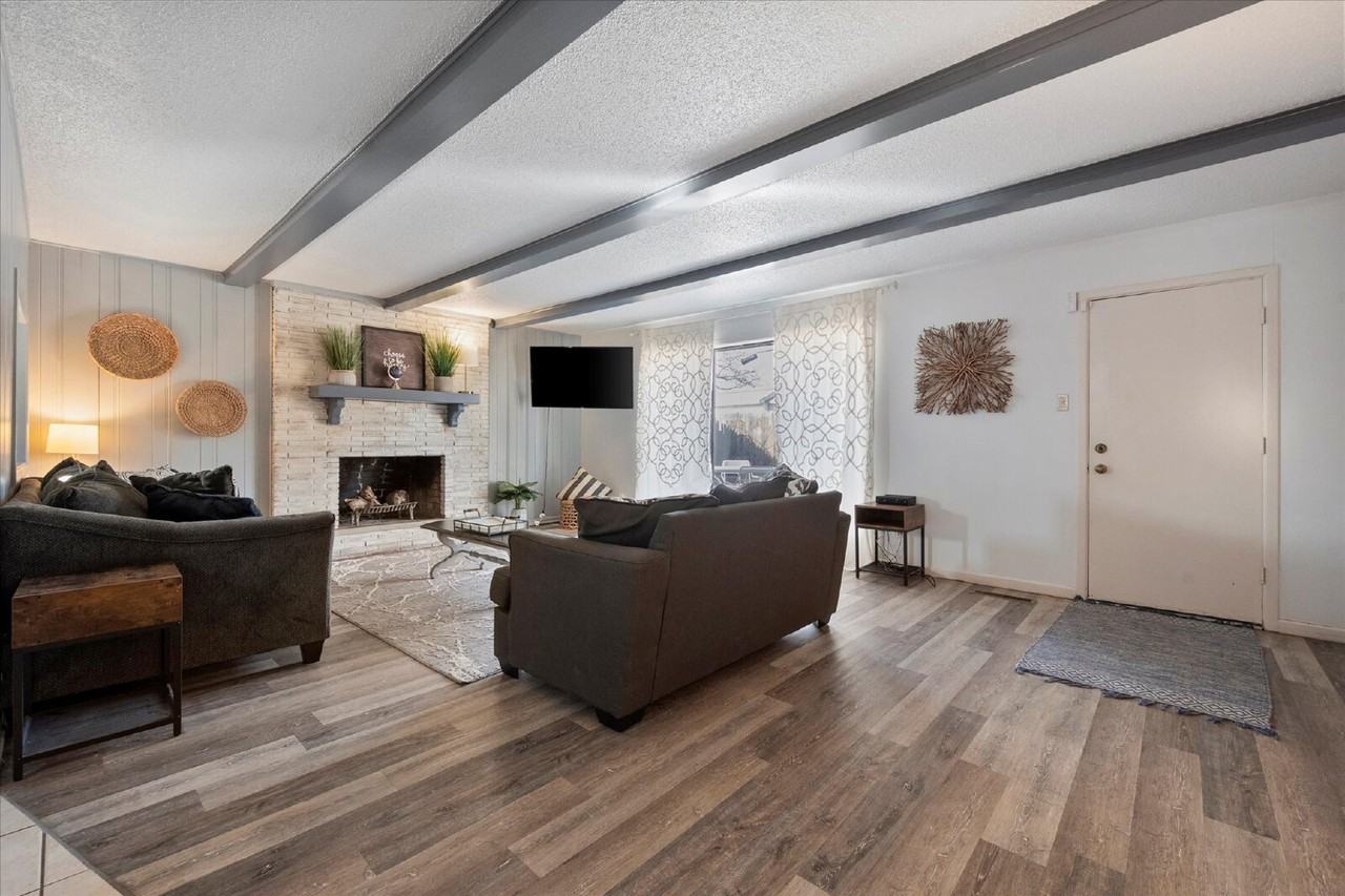 4904 15th St - Photo 4 of 28