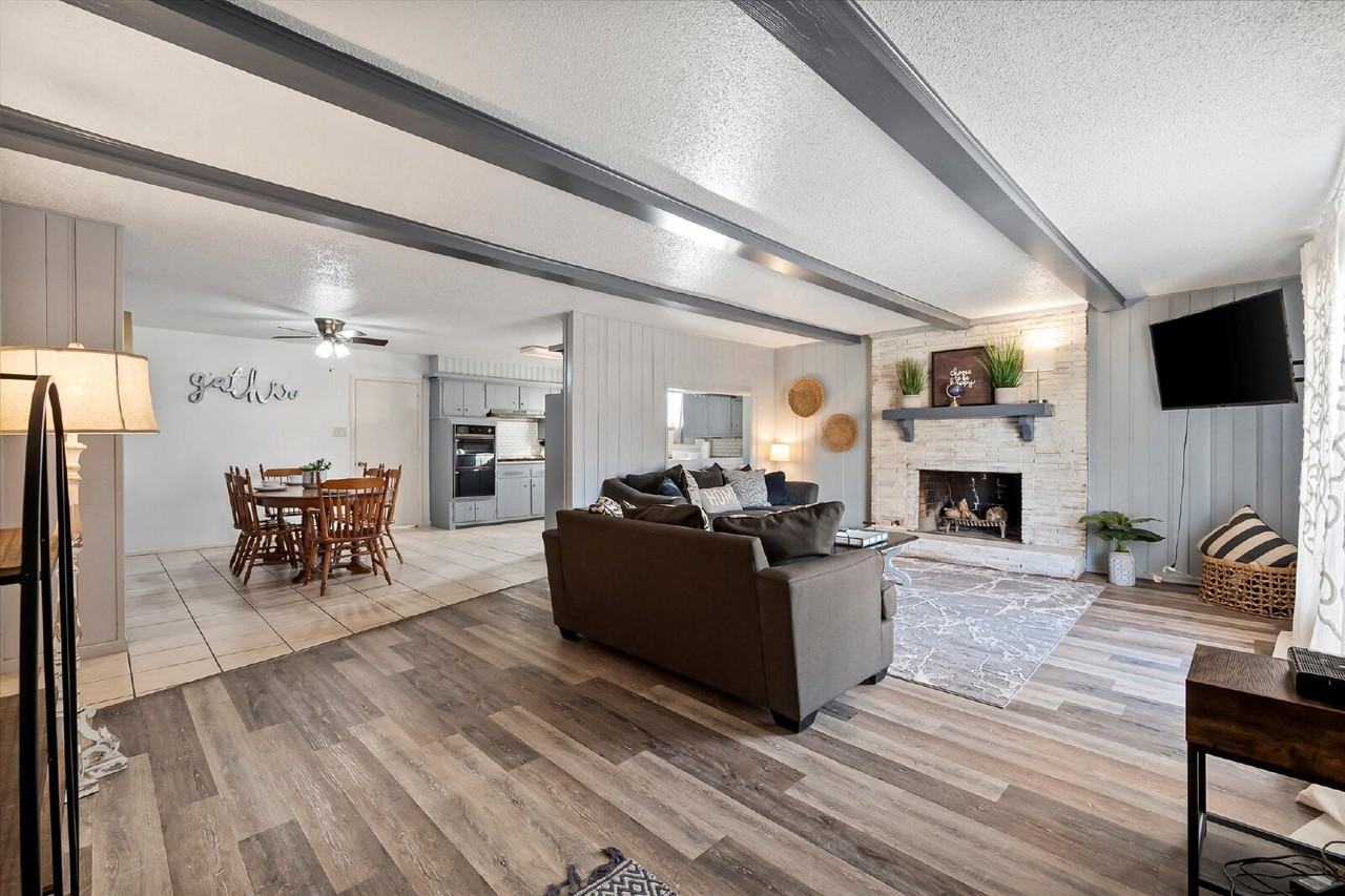 4904 15th St - Photo 5 of 28