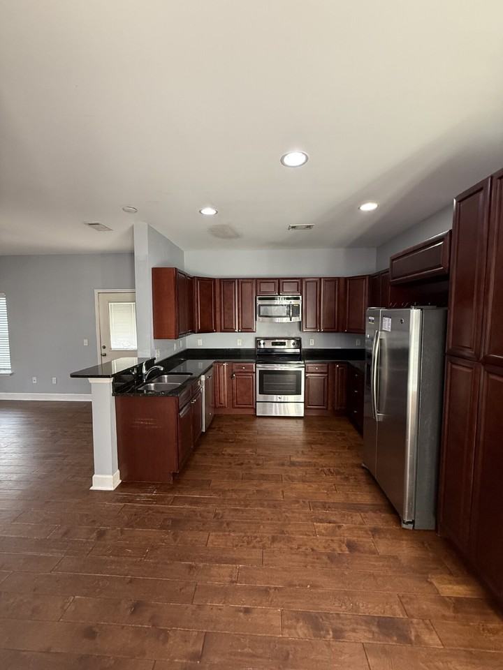 4 Kaminsky Ln - Photo 5 of 15