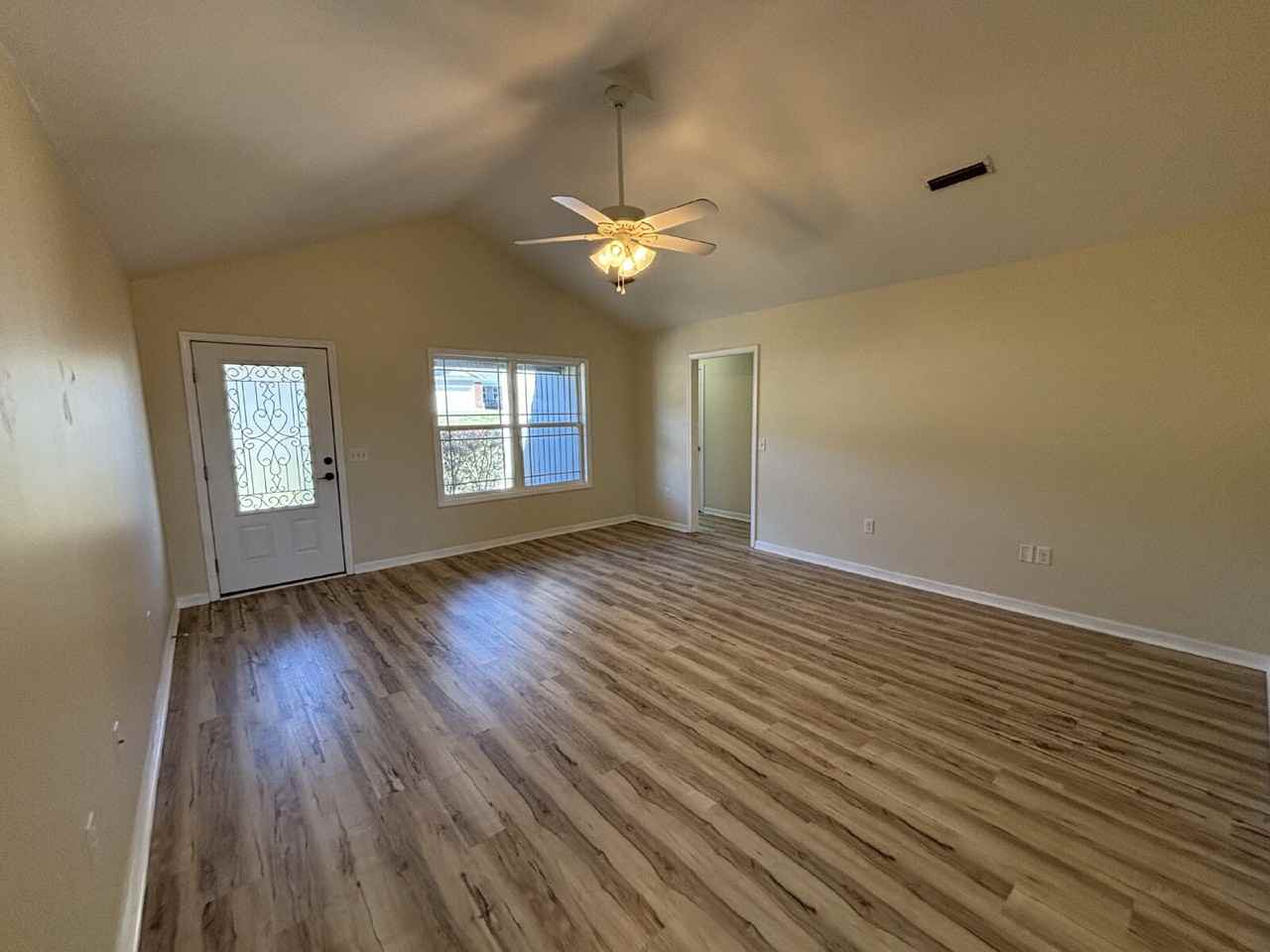 472 Jester St - Photo 2 of 23