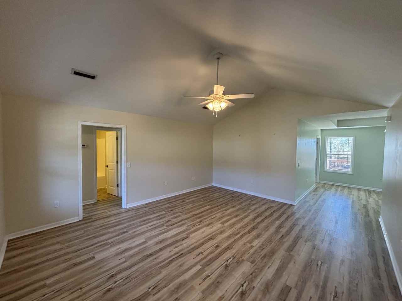 472 Jester St - Photo 4 of 23