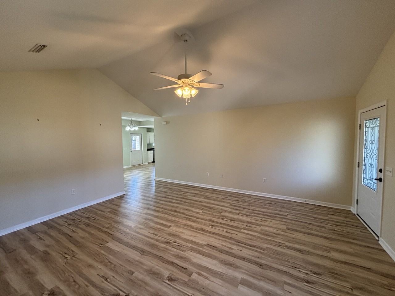 472 Jester St - Photo 5 of 23