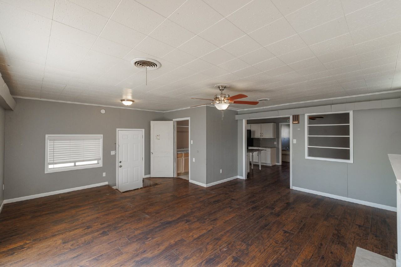 1457 S 18th St - Photo 3 of 33