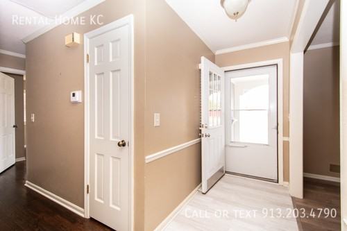 10047 Lamar Ave - Photo 3 of 29